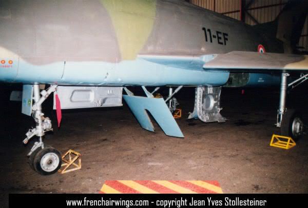 [TRUMPETER] F-100D Super Sabre français 1/32 F100D_35g