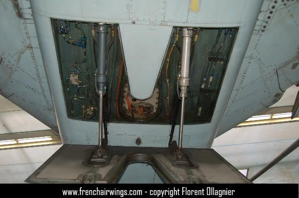 [TRUMPETER] F-100D Super Sabre français 1/32 F100D_AF