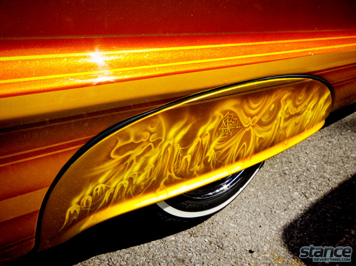 LUXURIOUS LOWRIDER CAR CLUB MONTRÉAL - Page 41 Majestics_bbq_2013_chev_impala_gold_2