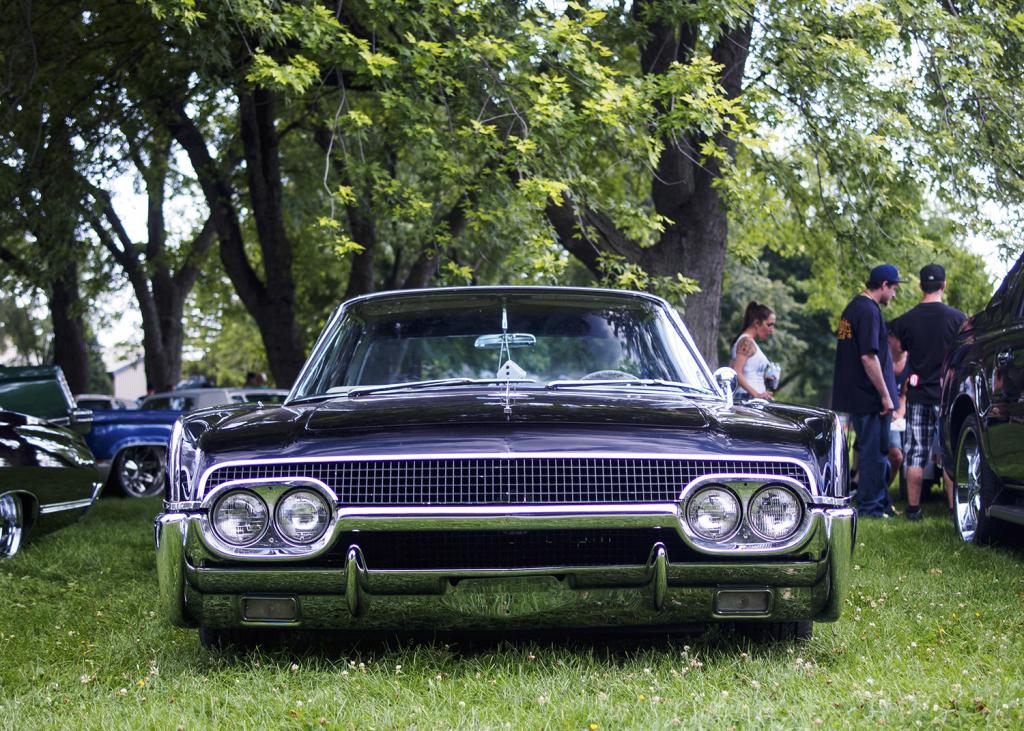 8EME BBQ ANNUEL DU CLUB DE LOWRIDER LUXURIOUS MONTREAL - Page 2 Luxurious-car-club-lowrider-bbq-pics-gallery-canada-montreal-14