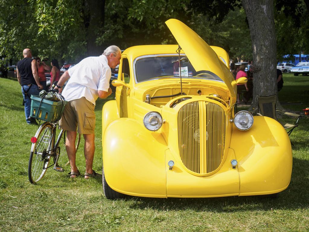 8EME BBQ ANNUEL DU CLUB DE LOWRIDER LUXURIOUS MONTREAL - Page 2 Luxurious-car-club-lowrider-bbq-pics-gallery-canada-montreal-16