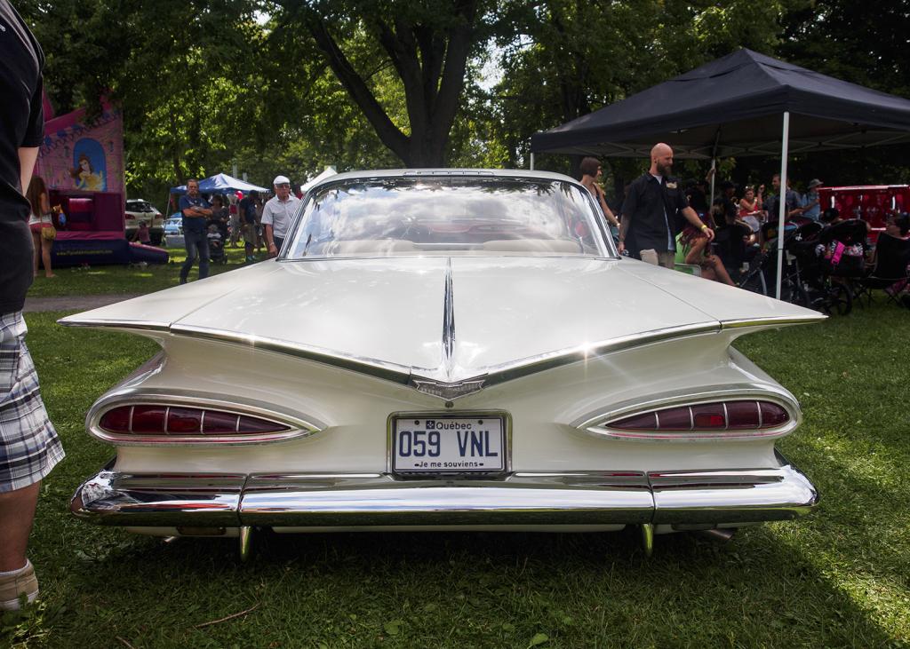 8EME BBQ ANNUEL DU CLUB DE LOWRIDER LUXURIOUS MONTREAL - Page 2 Luxurious-car-club-lowrider-bbq-pics-gallery-canada-montreal-1CADX56K1