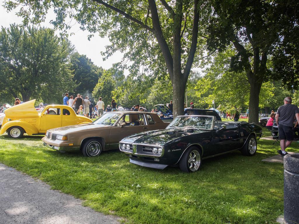 8EME BBQ ANNUEL DU CLUB DE LOWRIDER LUXURIOUS MONTREAL - Page 2 Luxurious-car-club-lowrider-bbq-pics-gallery-canada-montreal-1CAEPP4O7