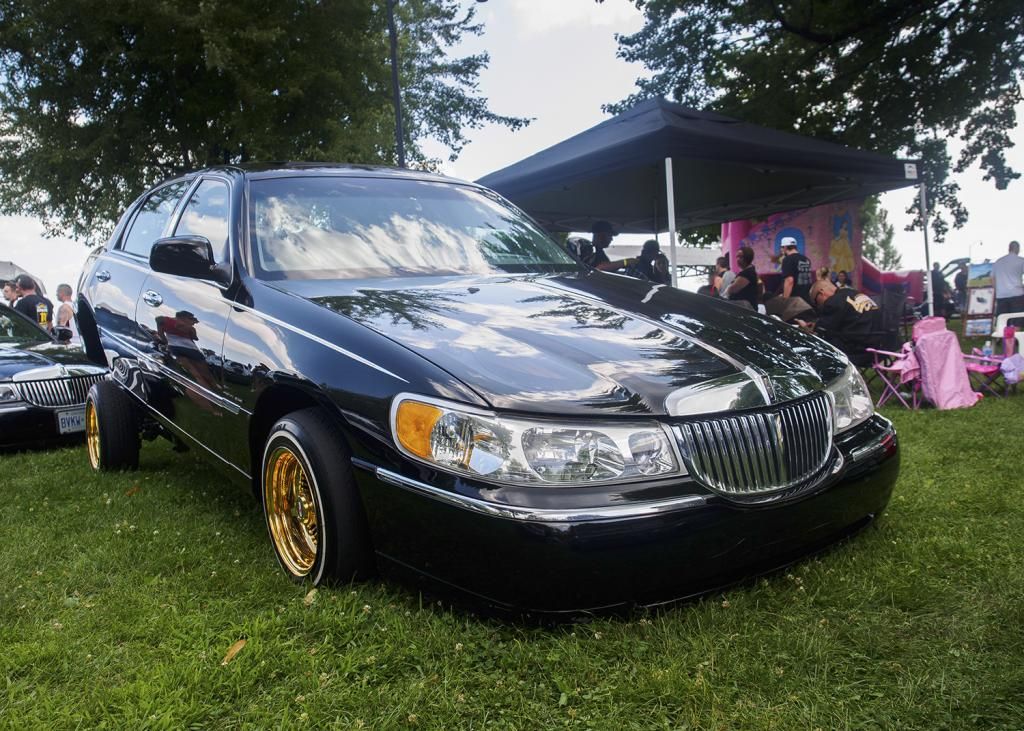 8EME BBQ ANNUEL DU CLUB DE LOWRIDER LUXURIOUS MONTREAL - Page 2 Luxurious-car-club-lowrider-bbq-pics-gallery-canada-montreal-1CAI35LO6