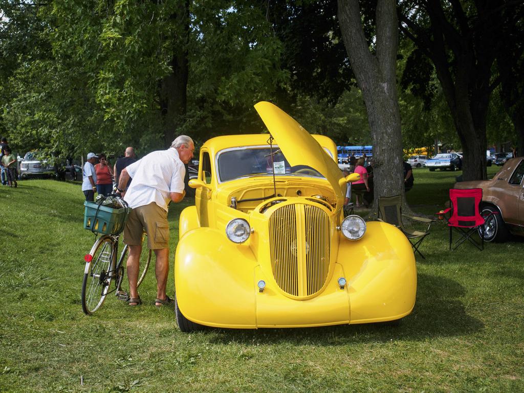 8EME BBQ ANNUEL DU CLUB DE LOWRIDER LUXURIOUS MONTREAL - Page 2 Luxurious-car-club-lowrider-bbq-pics-gallery-canada-montreal-1CAN0PJJM