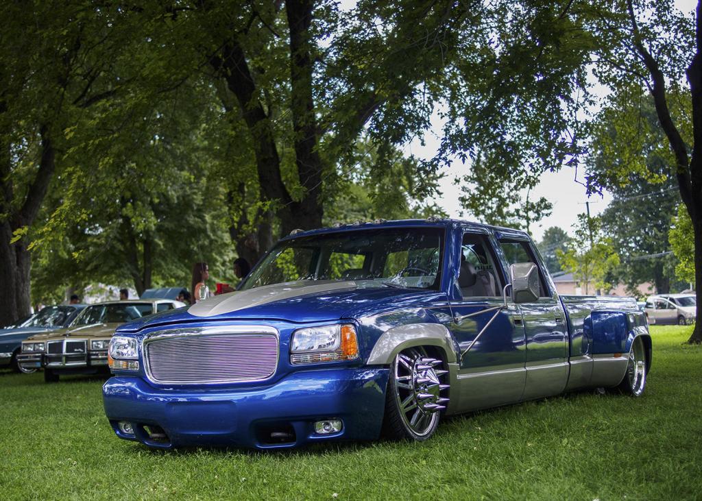 8EME BBQ ANNUEL DU CLUB DE LOWRIDER LUXURIOUS MONTREAL - Page 2 Luxurious-car-club-lowrider-bbq-pics-gallery-canada-montreal-1CATO841M