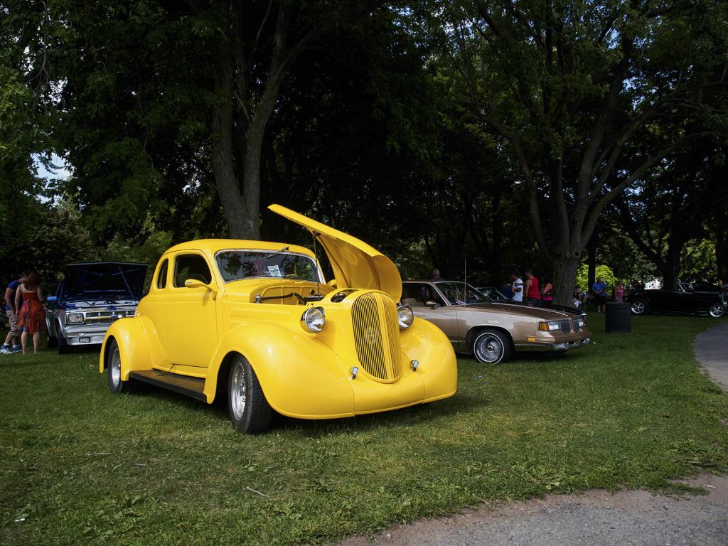 8EME BBQ ANNUEL DU CLUB DE LOWRIDER LUXURIOUS MONTREAL - Page 2 Luxurious-car-club-lowrider-bbq-pics-gallery-canada-montreal-1CAXI5A2L