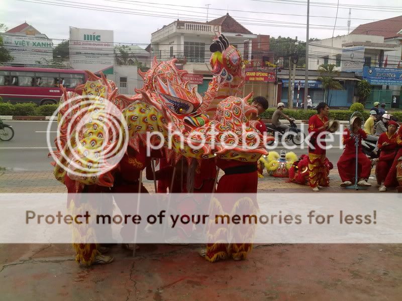 múa khai trương quán bar 08112011651