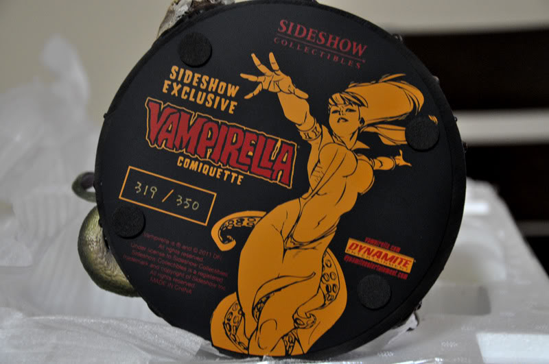 [Sideshow] Vampirella Comiquette - Polystone Statue - Destruidora de casamentos/namoros lançada! - Página 2 Vampirella_05