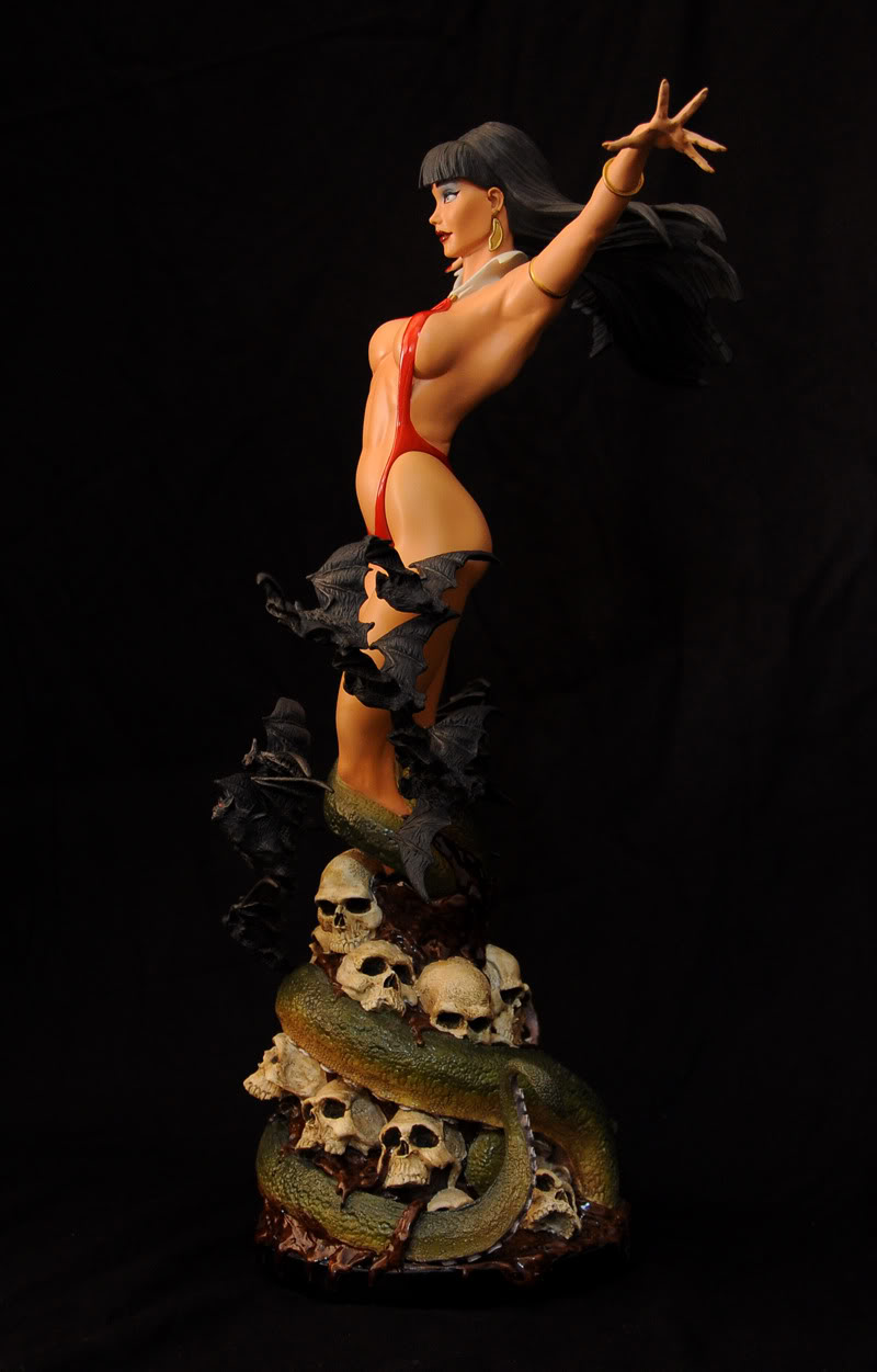 [Sideshow] Vampirella Comiquette - Polystone Statue - Destruidora de casamentos/namoros lançada! - Página 2 Vampirella_07