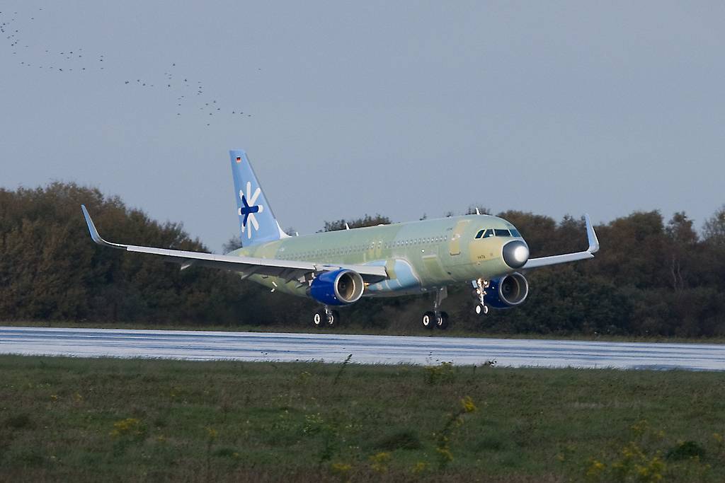 Airbus A320-214SL Interjet XA-LHG / D-AVVG le 08.11.13 IMG_9159_zpsf0771235