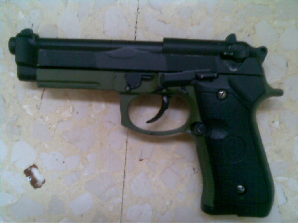 Mi M4 CQB-R y mi Beretta M92F 07082010002