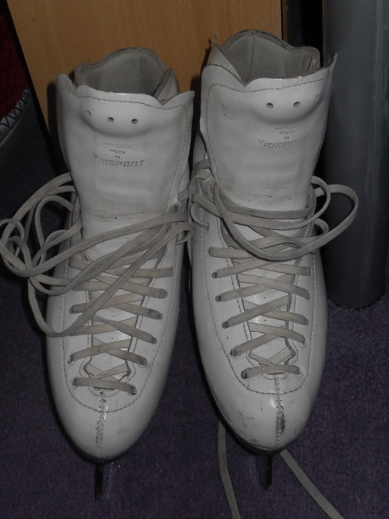 For Sale: Size 5 RF4 Figure Skates RF4002