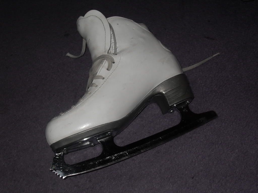 For Sale: Size 5 RF4 Figure Skates RF4003