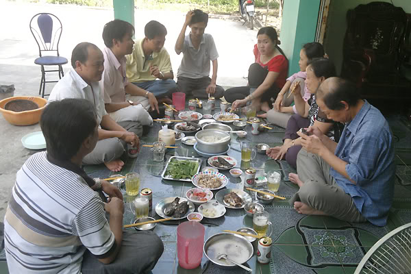 Nhóm sâu rượu về thăm đền thờ Bác Hồ, xã Lương Tâm - Long Mỹ 1300328601801433412_574_574