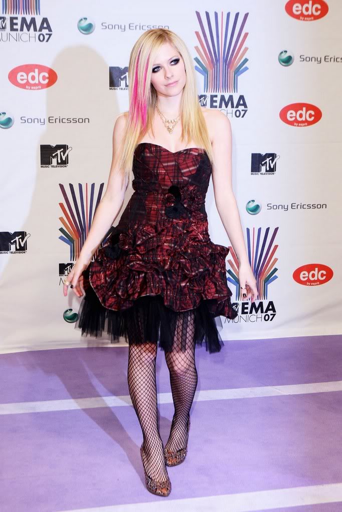 Avril Lavigne en los Premios MTV Europa 2007 (fotos) Avt2