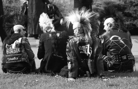 deathrock & goth+punk  people image thread - Page 2 Pogozv5