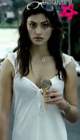 Phoebe Tonkin Phoe