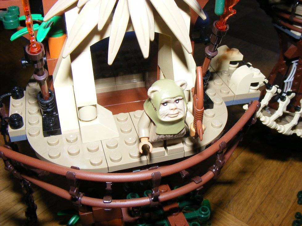 Lego Star Wars 10236 Village des Ewoks - Page 2 10236-C0_zps0j3pu3x9