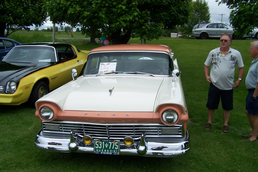 Un beau Ford 57 Meet20juin001