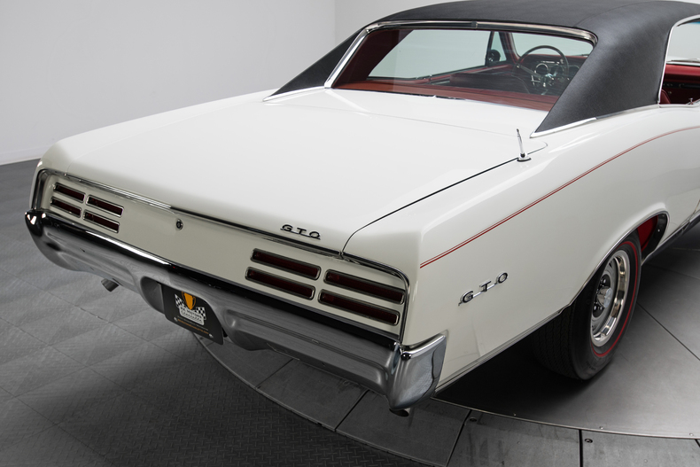 1967 Pontiac GTO 1967-Pontiac-GTO_261328_low_res