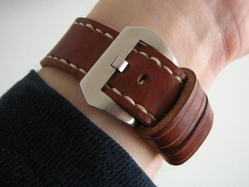  [TUTORIEL] Fabriquez vous-même votre bracelet en cuir - Page 3 PAM00414strap02