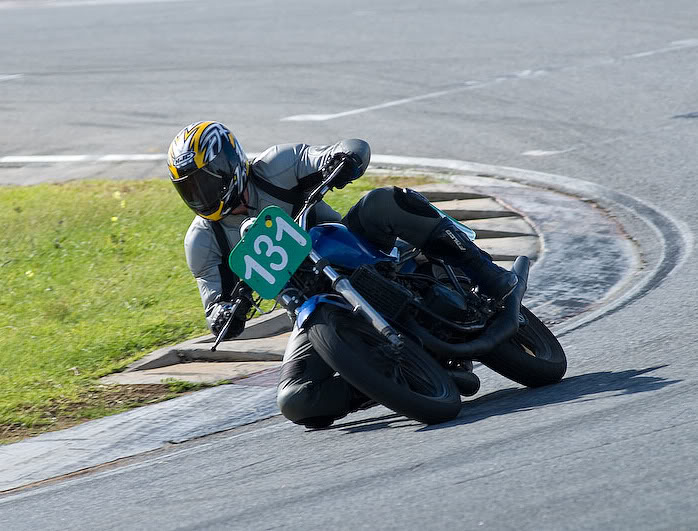 Jason racing his RD at Mallala Aardyrd