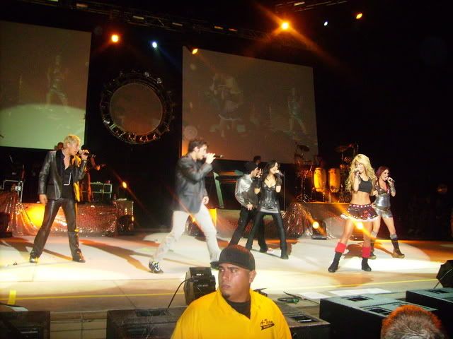 **Galerie oficiala cu RBD in concerte** 021