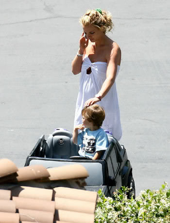 Britney Spears 'đua xe' với con Britney-spears