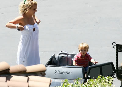 Britney Spears 'đua xe' với con Jayden-1