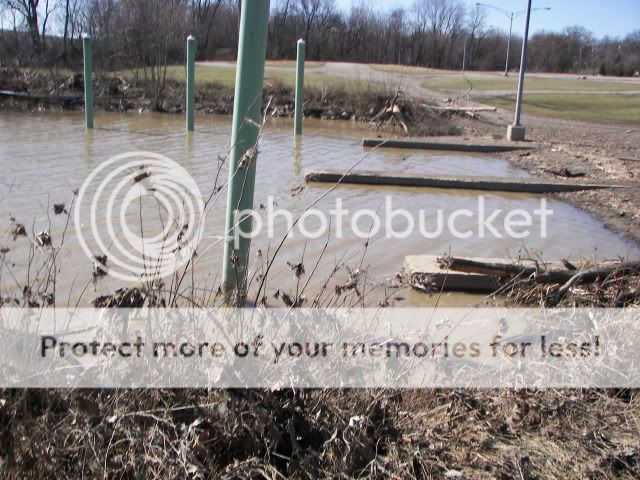 Upated Flood Pictures From The Maumee River and Fishing Spot 005-1