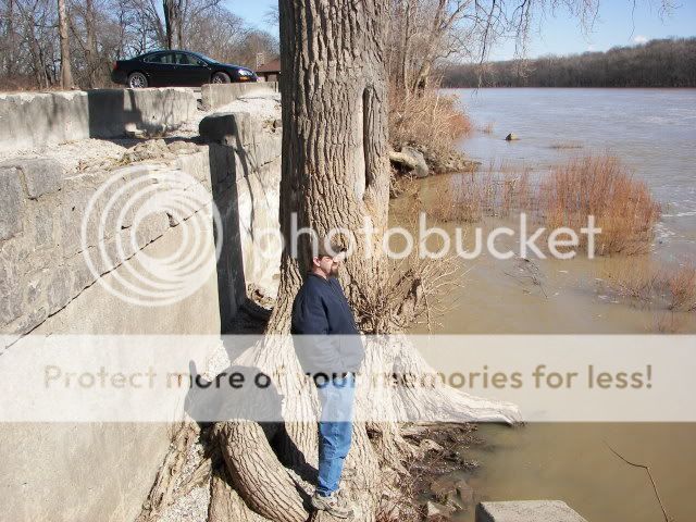 Upated Flood Pictures From The Maumee River and Fishing Spot 014-1