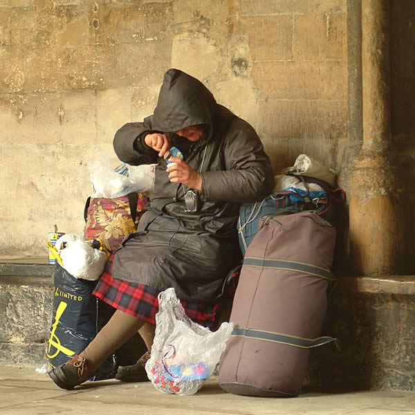 Juego: traeme una imagen - Página 9 Homeless-dinner