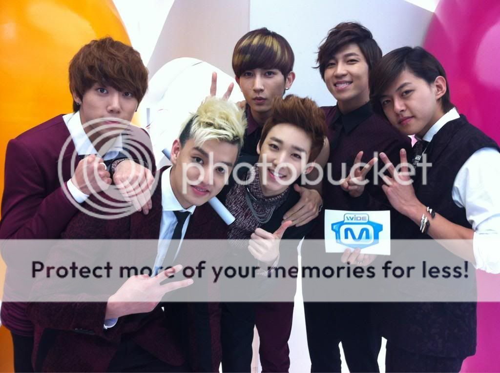 U-KISS dans Mnet "Mnet Wide" A46R68_CcAAnPVN