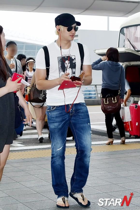 120702 U-KISS @ l'aéroport d'Incheon (vers Macao) 1