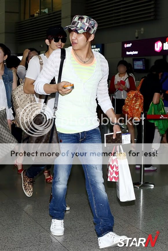 120702 U-KISS @ l'aéroport d'Incheon (vers Macao) 8