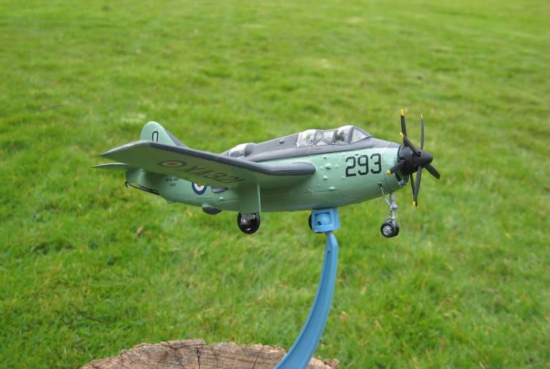 Fairey Gannet-Frog 1/72 (VINTAGE) IMG_1070