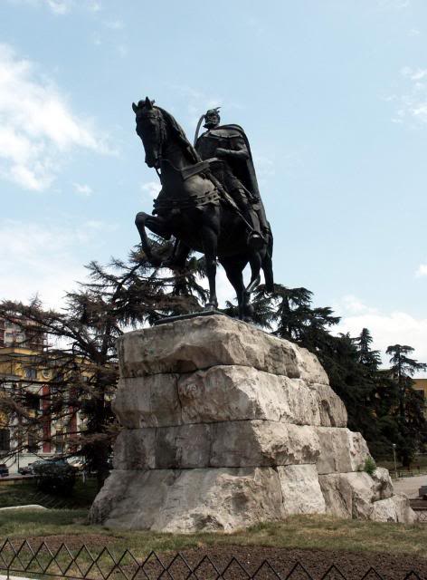 Tirana sot. - Faqe 2 Monumenti_i_Skenderbeut