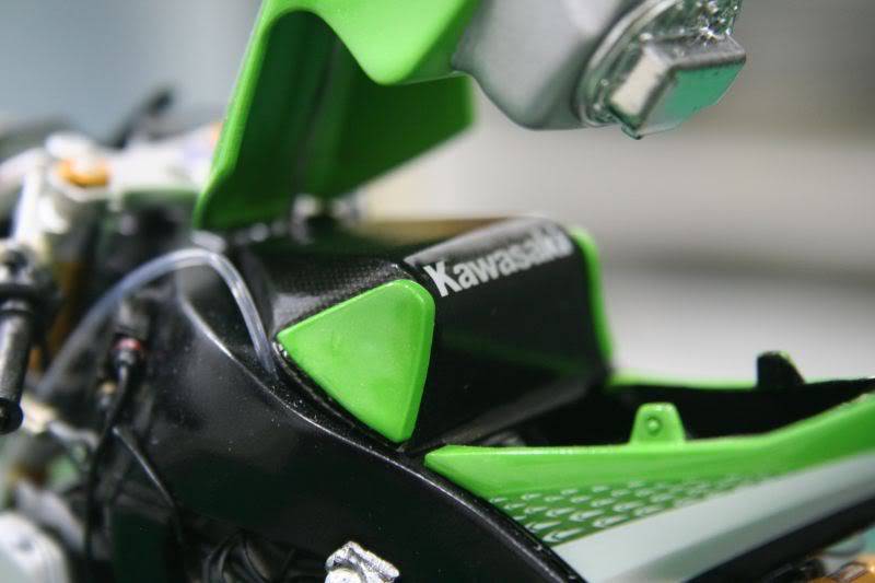 Kawasaki Ninja ZX RR 2006 Airbox01