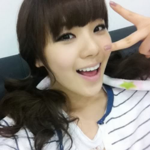 110725  Lizzy coloca nuevas fotos en twitter. 110725lizzytwitterpnga