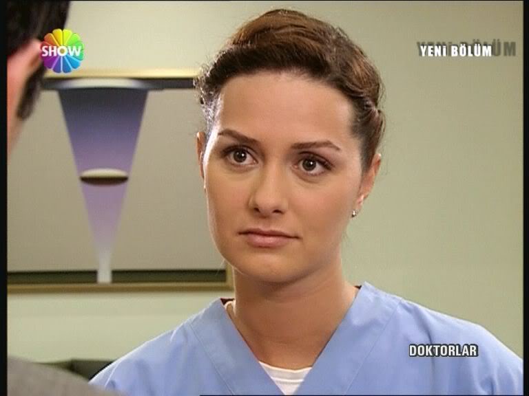 Yasemin Ergene İmzalık Resimler SHOWTV-June09_0207-3105F_006