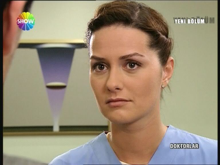 Yasemin Ergene Resimleri SHOWTV-June09_0207-4218F_011