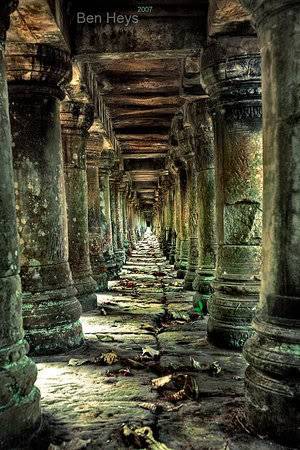 Pasillos Temple_corridor_by_sifu