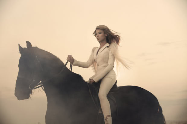 Beyoncé >> Single "Run The World (Girls)”  [III] VIDEO PÁG. 1 - Página 21 3820169_BEYONCE7
