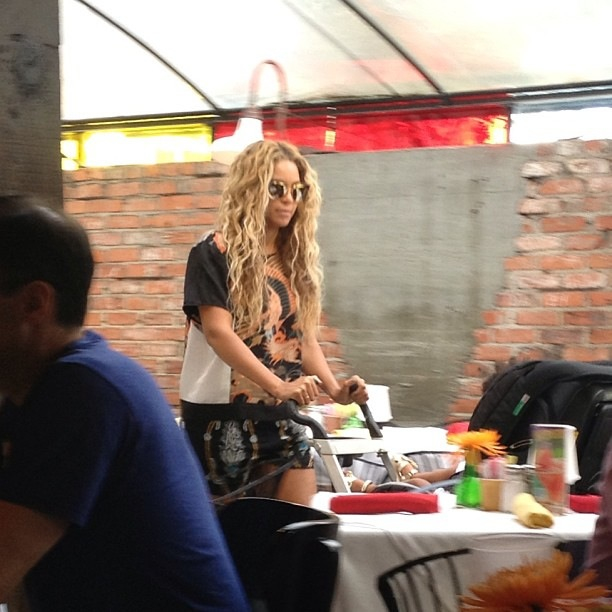 Beyoncé > Apariciones en público <Candids> [III] - Página 8 2db9e33e38d4fb1dfff040c94f2f29d1_zpsc59cfdee