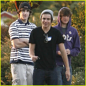      Dylan-efron-zac-younger-brother