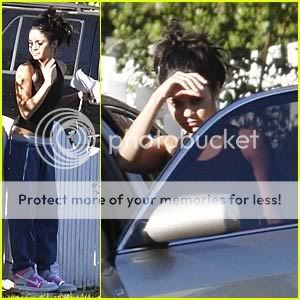 PaPaRaZzO Vanessa-hudgens-driving