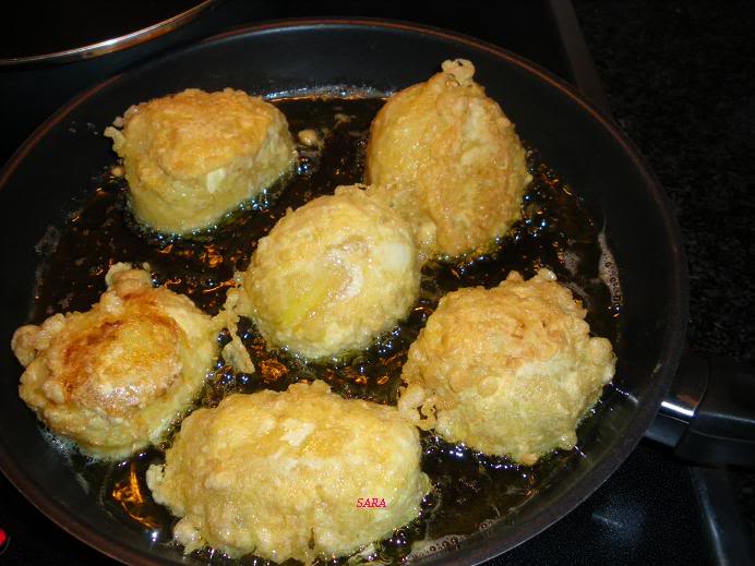 PATATAS RELLENAS A LA ASTURIANA DORADANDO