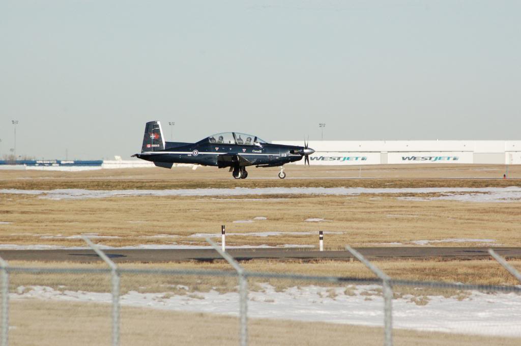 Calgary International (YYC / CYYC) DSC_0011