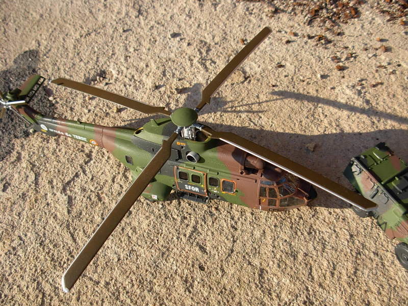 [CONCOURS HELICO] AS 532 Cougar ALAT - Revell - 1/72   :   28.12.08    Montage fini . - Page 6 Fini